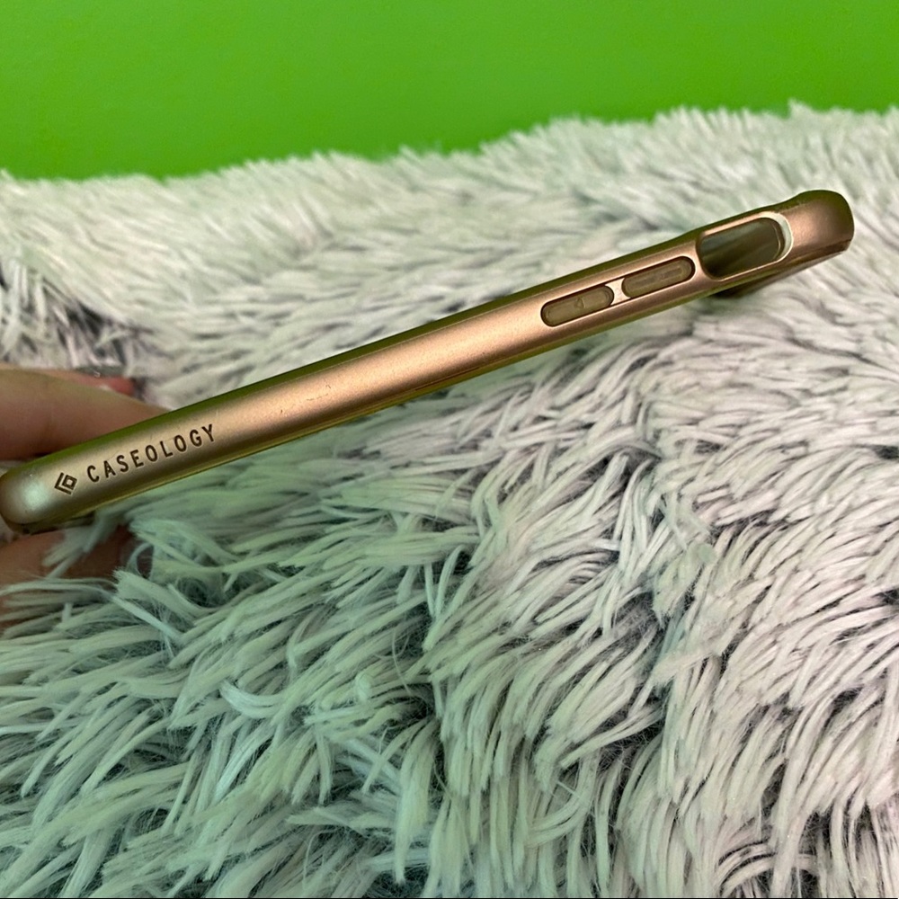 iPhone 7 Case - Picture 3 of 3